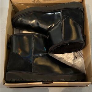 UGG Women's Classic Mini II Boots, Iridescent Black Suede and Leather, Size 9